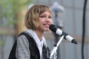 Famous uke player Grace VanderWaal